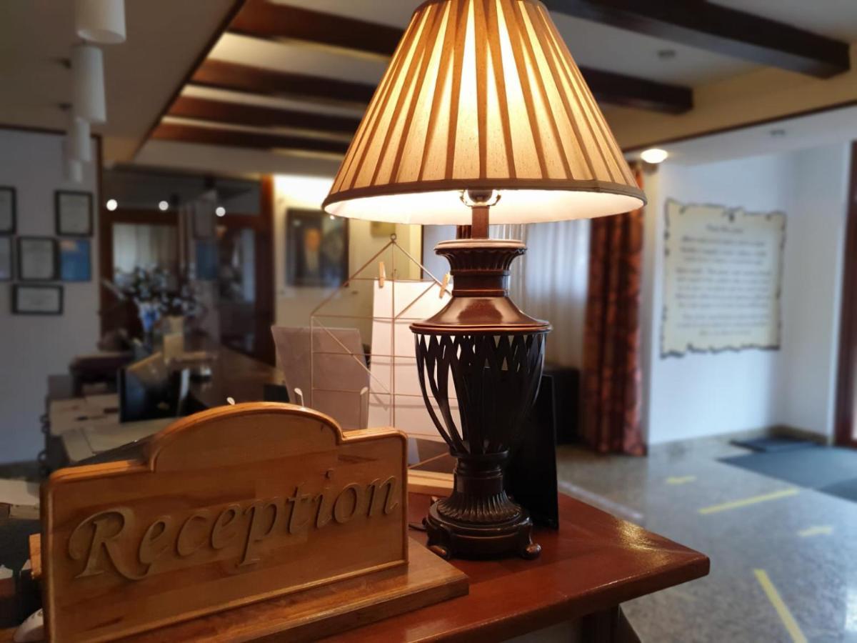 Pensiunea Floarea Soarelui Brasov Bagian luar foto